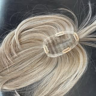 Let’s talk Toppers 
This small Topper is a great starting point for anyone dealing with thinning hai