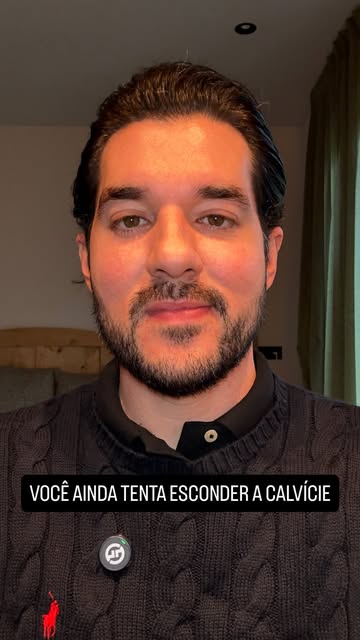 Isso é para você que ainda tenta esconder a calvície 👇🏻

Você muda o penteado.

Deixa o cabelo cre