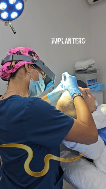 Instrumental médico tipo boli, que nos permite realizar implantación en una sola acción 😎

#traspla