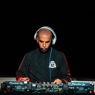 The music is banging just like HIS HAIR. 

Be the Best 🏆
Become the Best 🏆
From the Best 🏆
HIS

#