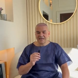 An Aesthetic Plastic Surgeon Gets His Own Hair Transplant 👨‍⚕️💇‍♂️
What happens when a leading aes