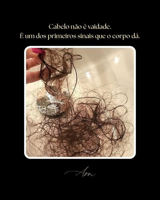 Cabelo caindo não é frescura. É o corpo tentando te avisar de algo.

A maioria dos tratamentos trata