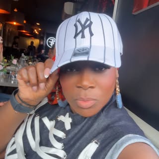 Who you know fresher than Hov, riddle me that…

#PreGame #JayZ  #YankeeStadium #Bronx #LetsGo