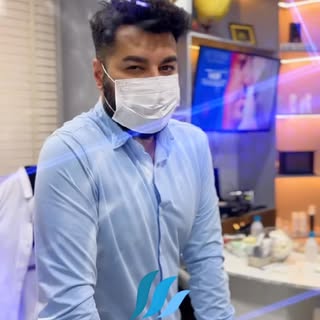 تم إجراء عملية زراعة الشعر بنجاح.

تم التخطيط بشكل مخصص للحالة، مع تصميم خط الشعر الأمامي بما يتناسب