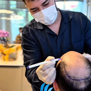 🇫🇷 Our patient from France
📍 Operation day

A hair transplant is completed in one day,
but the re