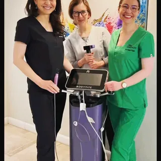 ‼️Nou la @clinicaoptimum !
✨Inmode - Bodytite & Morpheus8 - utilizează o tehnologie inovativa pentru