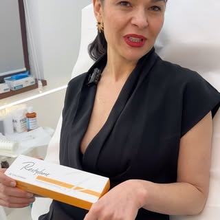 Astăzi sunt și eu pacient la @clinicaoptimum, iar @dr.ralucavalea îmi injectează acid hialuronic la 