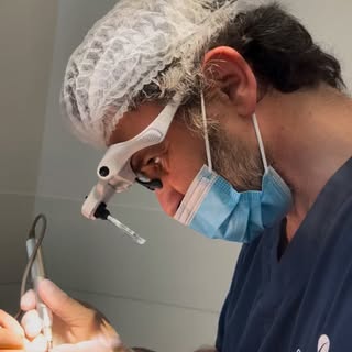 Chaque greffe capillaire ratée n’est pas irréversible.
Une ligne frontale artificielle, une densité 