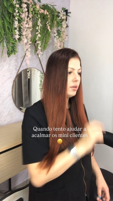 😆😆😆 “calma mini clientes” 
.
.
#meme #salaodebeleza ##clientes