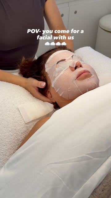 The urge to book a facial purely for this head massage… ☁️🤍 #Facial #HeadMassage #Relaxation #SkinT