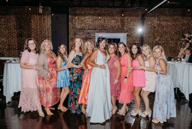 Celebrating our beautiful bride, Monica! 💍🥂

The Richard & Co team had the absolute best time watc