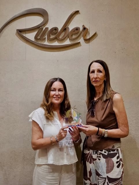 El viernes recibimos una visita muy especial en #RueberCentroCapilar

Vino Carmen Arrocha, president