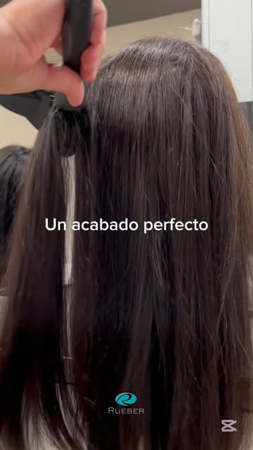 Cabello natural, infinitas posibilidades. ✨

El pelo natural que tratamos en Rueber se puede peinar,