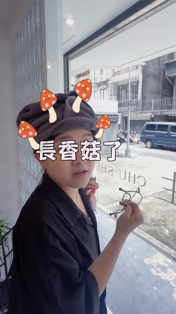 🌧️ 最近的天氣，真的很考驗一件事——
吹頭髮的耐心。

尤其長髮族應該懂，
吹到手痠、吹到懷疑人生，
最後只想說：「算了，差不多乾就好。」

但頭皮的「差不多」跟我們想的可能不一樣。

日常照顧其
