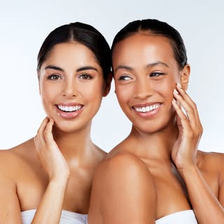 Keep your glow going through August with SkinMedica's Illuminize Peel: a non-invasive, very superfic