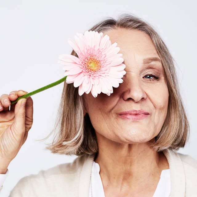 Meet the AlphaRet® Peel Collection. 

Professional-grade chemical peels that resurface and rejuvenat