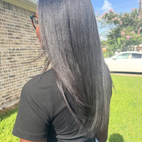 Humidity? We don’t know her. 😍 CHI Enviro leaving this hair silky, smooth, and manageable for month