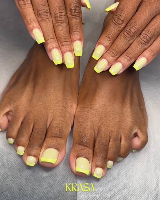If your pedicure starts looking tired after two weeks, we need to talk...

Smart Pedicure at KRASA i
