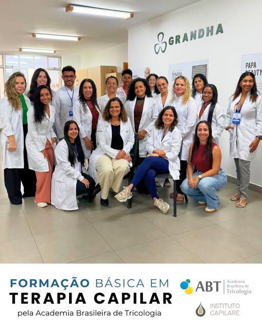 Mais um passo na jornada de formação de novos terapeutas capilares! 🎓

Nossa turma da Formação Bási