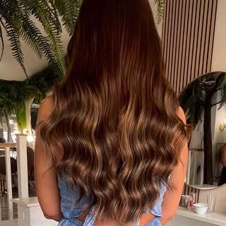 Beautiful hair for a beautiful lady @saminewton_ 
Around 118 @remicachet bonded hair extensions in s