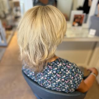 Haarstuk van echt haar opnieuw bevestigd gekleurd en weer mooi in model geföhnd ✨ #haarwerkspecialis