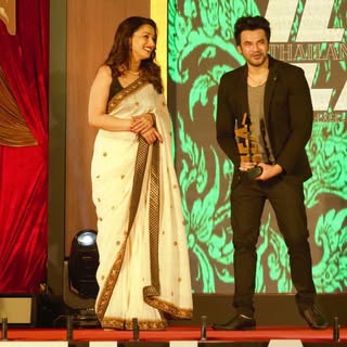 #awards #celebrity #mastiii #doctor @madhuridixitnene @drabhinitgupta