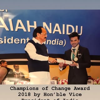 Got the award for the Swach Bharat Abhiyan #drabhineetgupta #poisonskinclinic #awards #celebritydoct