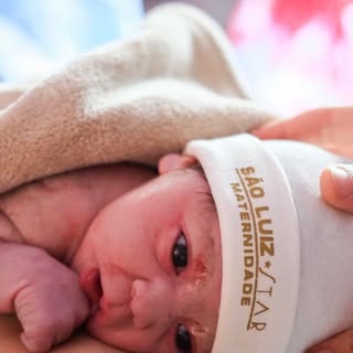 Sophia chegou no dia 11/12/24 às 02h19 num parto normal com 2970g com uma equipe incrível.
Seu vovô 
