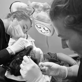 FUE and graft implantation #hairrestoration #newhairline #flawlesshairrestoration #FHR