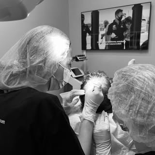 #FUEHairTransplant and #Netflix #Drivetosurvive Happy team and happy client