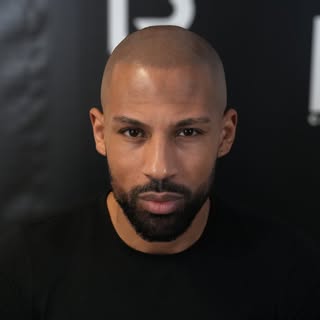 Retrouvez une ligne frontale parfaite et naturelle. La solution durable pour les hommes qui souhaite