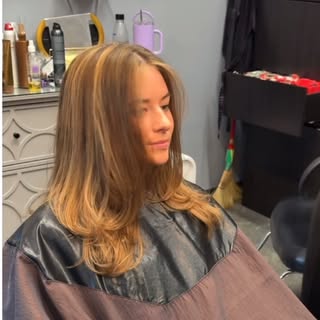 We’ve all been there 😅
 💭 That “Should I really do this?” moment before a big hair change.
 The ba