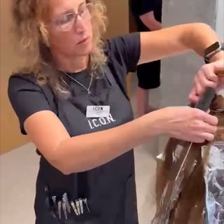 Chez REV'HAIR, nous croyons qu'un bon coiffeur ne cesse jamais d'apprendre.

Après plusieurs jours d