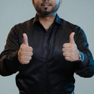 He was answering all the questions… now he’s the answer. 👀

Waseem has been guiding hair transplant