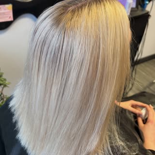 Bye bye yellow hello lived in and toned! We softened up that root with some lowlights and toned her 