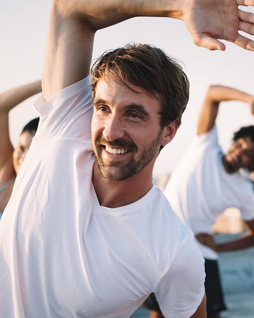 What if you could stop thinking about your hair?

Men’s hair replacement isn’t just about looking na