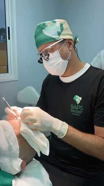 Seu cabelo mudou. Sua autoestima não precisa mudar junto. ✨

O transplante capilar pode ser uma alte