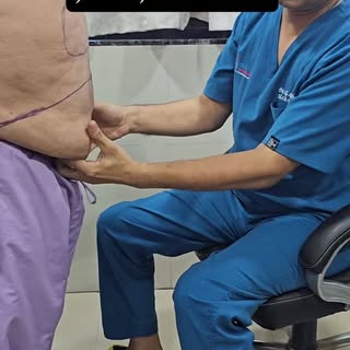 1️⃣ It is not a weight-loss procedure
Tummy tuck mainly excess abdominal skin and muscle laxity ko a