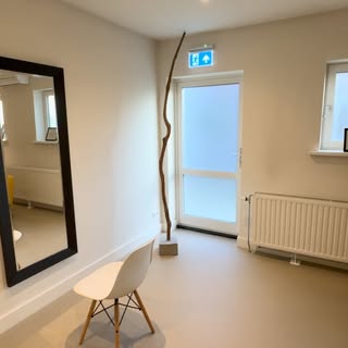 Onze relaxte consult ruimte  #haartransplantatie #eclinic #hair #hairtransplants #hairtransplant