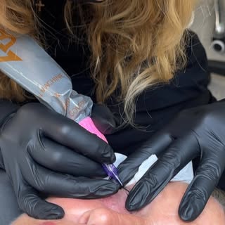 Mackenzie’s FIRST #eyeliner #tattoo 👏🏼👏🏼👏🏼 some things you only learn when you actually DO IT 