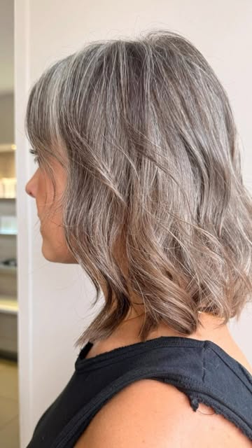 Wow! What a gorgeous transformation by our amazing stylist @ashleighharris_hair. Adding bonds around