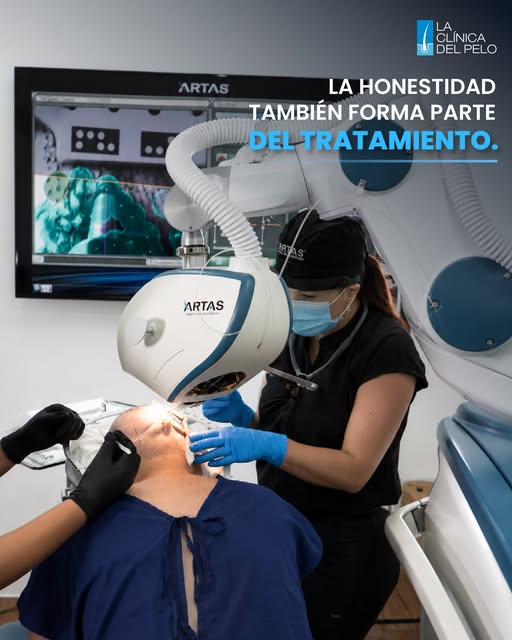 En La Clínica del Pelo no empezamos prometiendo resultados. Empezamos entendiendo tu caso.

No todos