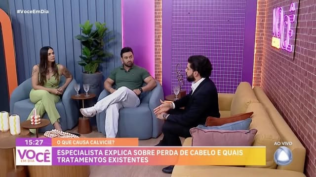 Existe muita informação na internet.

Mas nem tudo que viraliza realmente trata a calvície.

O objet