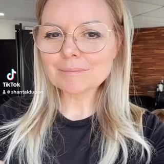 Ce matin au salon à Lavaltrie, je reçois un petit paquet de ma cliente ✨

À l’intérieur : son voluma