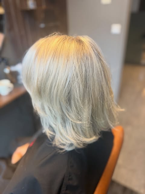 Butterblond 

En myk og varm butterblond farge som virkelig kler kunden min! 🤍 Så utrolig fint resu