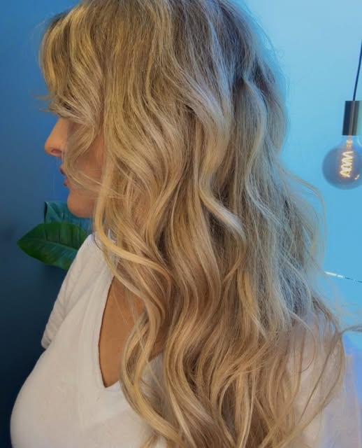 Blonde extention 

Er du ute etter langt og fyldigere hår? Med keratin extention får du både fyldig 