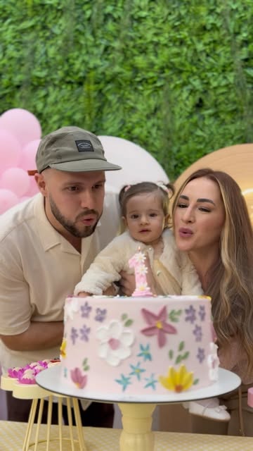 Há um ano, a minha vida ganhou um novo sentido. ❤️

Maia é amor, alegria, brincadeira e luz. É daque