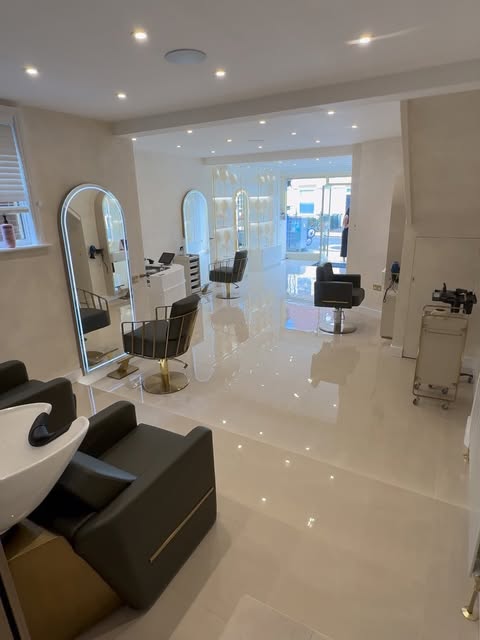 A little look inside our new salon 🤍

I wanted to create a beautiful, welcoming space where you can