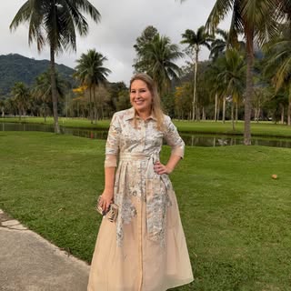 Porque nem só de jaleco vive essa dermatologista… 😄✨

Um pouquinho de natureza, um vestido que eu a