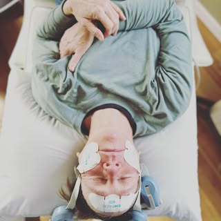 A gap between patients = Dr. Lisa catching up on her Emface treatments! 

20 minute non-surgical fac